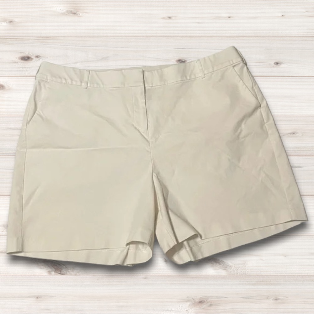 NWT Lane Bryant Plus Size Class White Shorts | Size 18